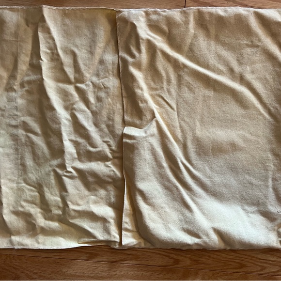 Louis Vuitton - Picture 2 of 2